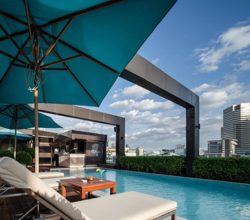 هتل وی هتل بانکوک